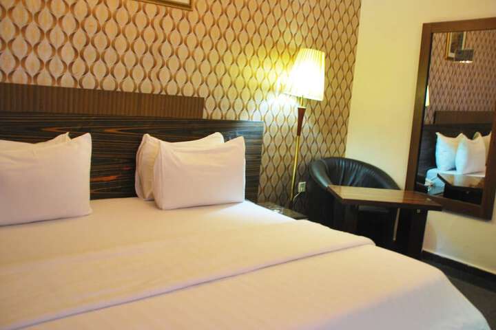 Room 6 of 22