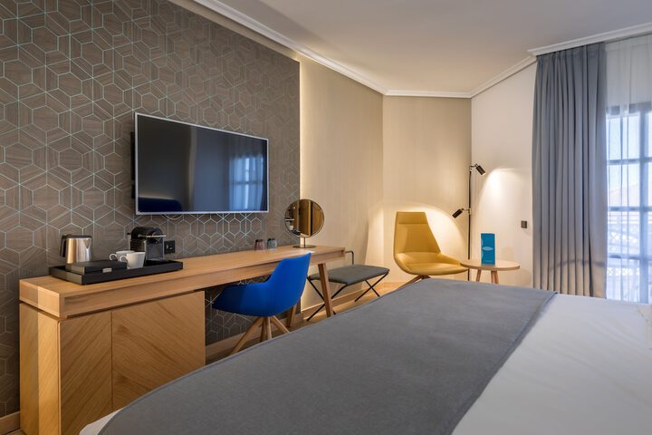 Room 8 of 74