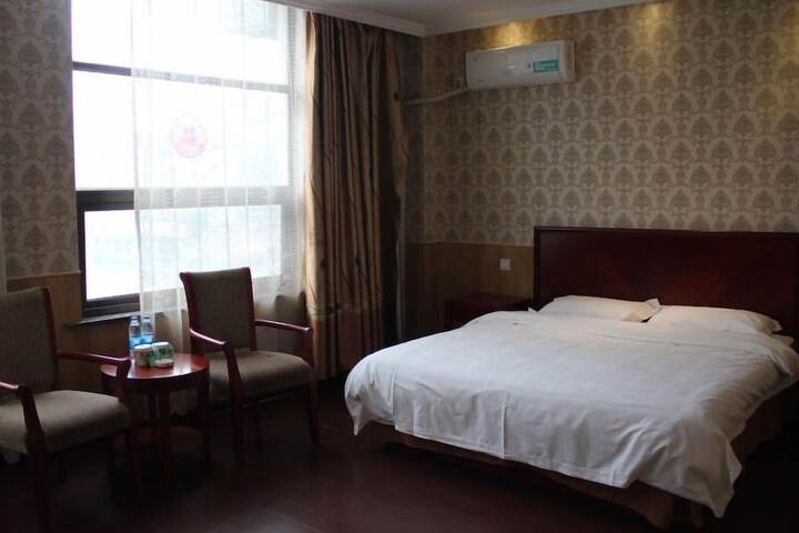 Room 13 of 22