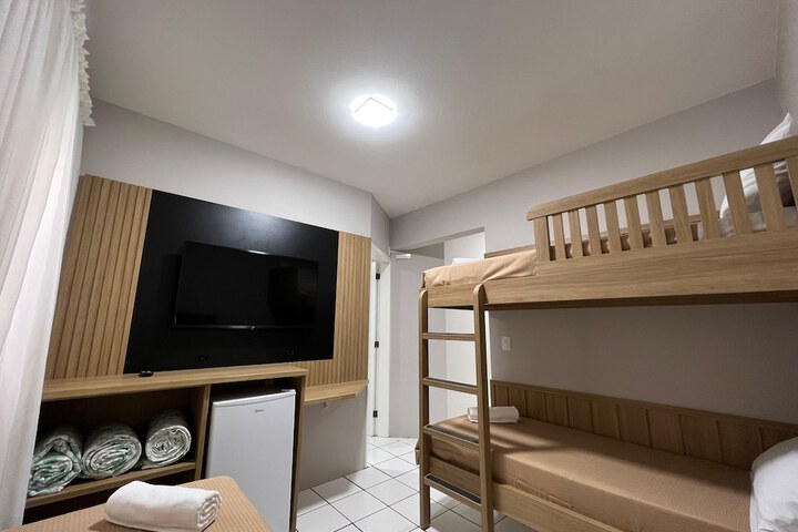 Room 26 of 102
