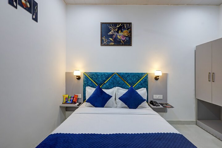 Room 11 of 18