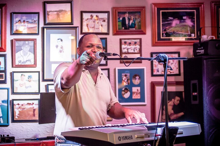 Lounge 54 of 66