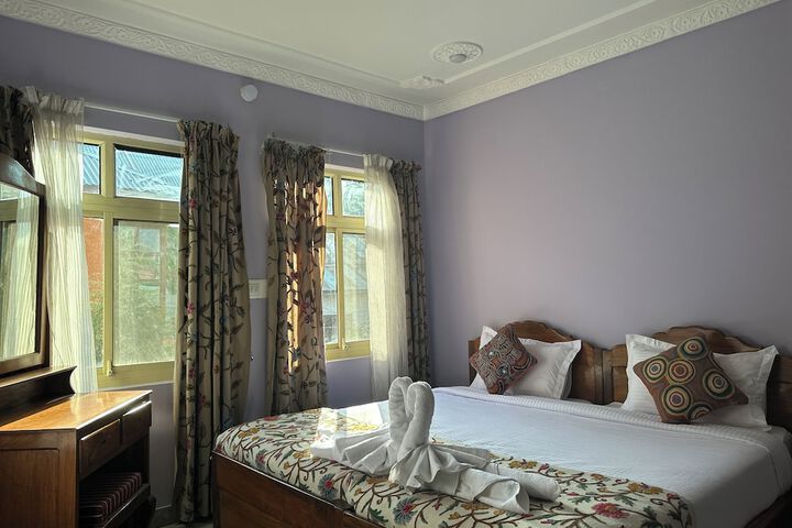 Room 9 of 42