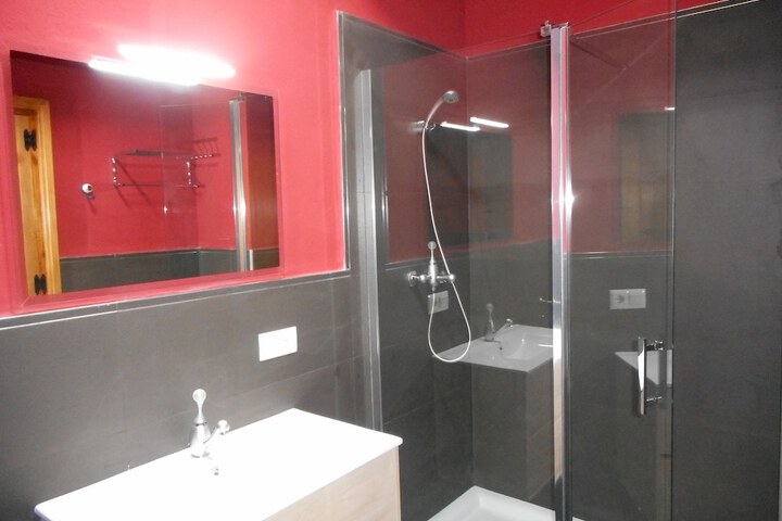 Room 8 of 12