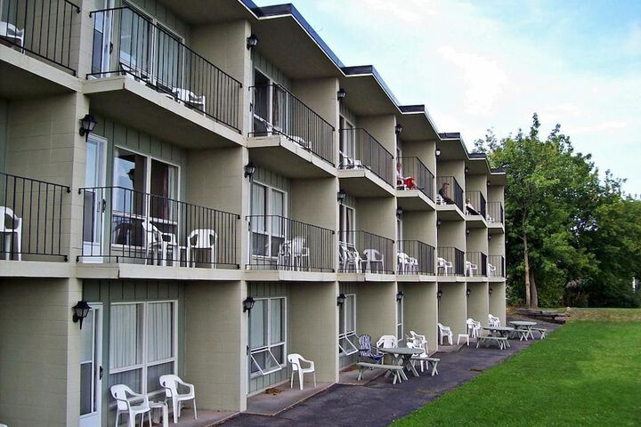 Hotel 33 of 46