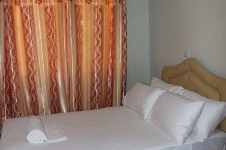 Room 4 of 15