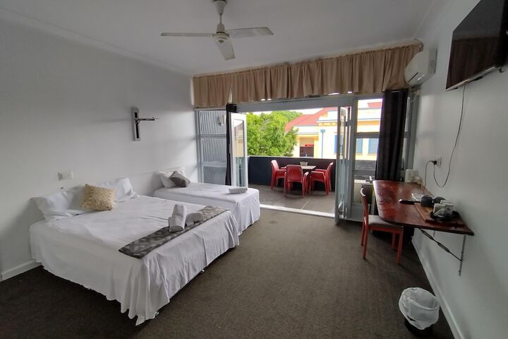 Room 5 of 8