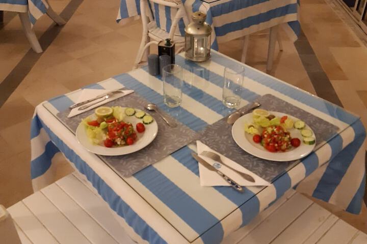 Dining 16 of 34