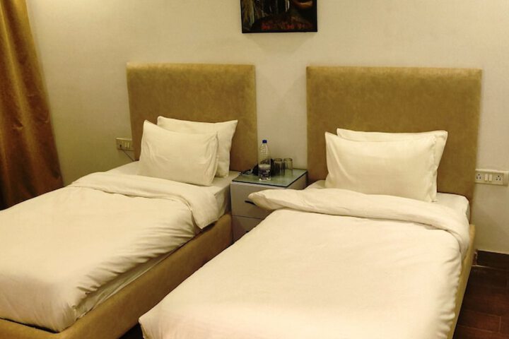 Room 35 of 69