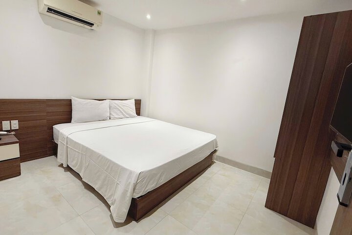 Room 13 of 32