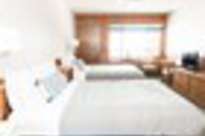 Room 53 of 510