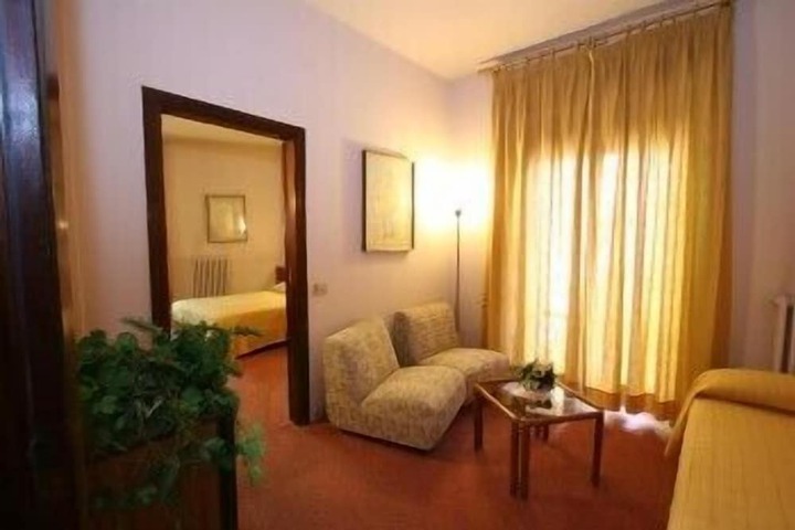 Room 6 of 11