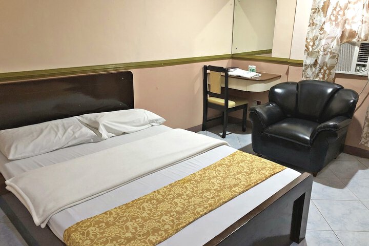 Room 9 of 40