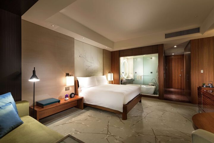 Room 18 of 111