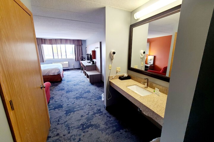 1 King Bed (32 of 42)