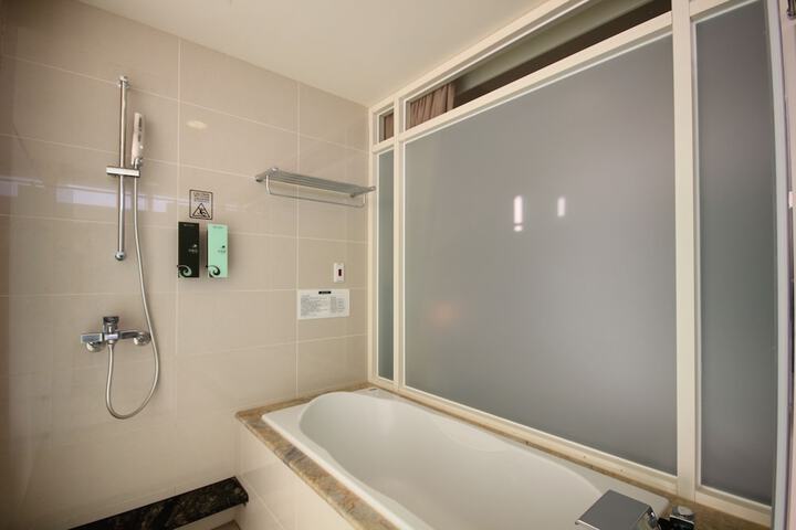 Room 6 of 51