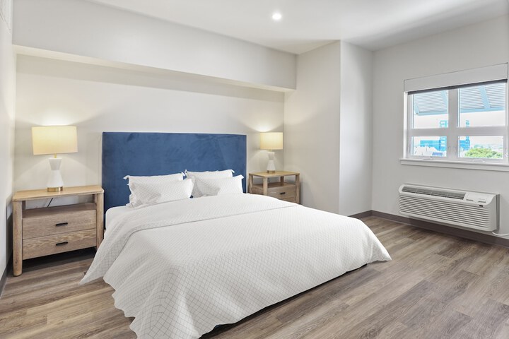 Room 3 of 20
