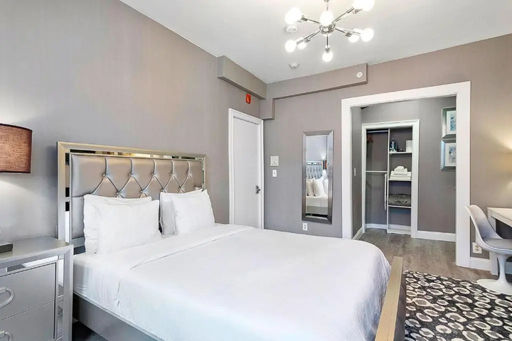 Room 2 of 8