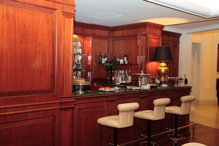 Lounge 36 of 42