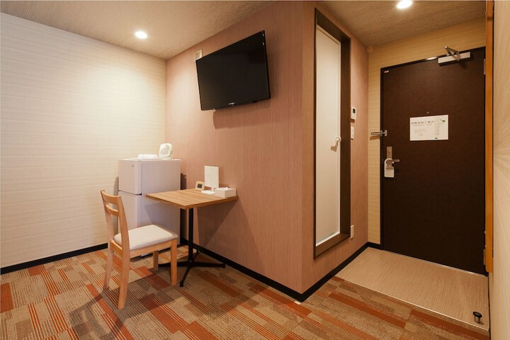 Room 5 of 122