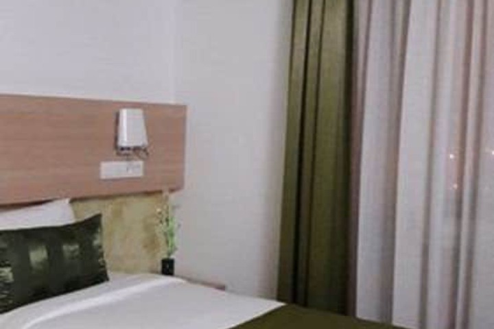 Room 12 of 36