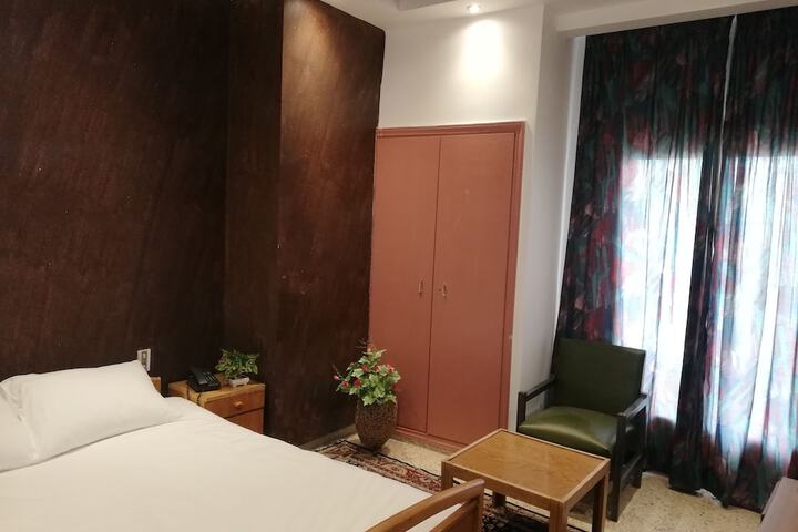 Room 5 of 6