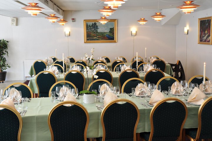 Banquet hall