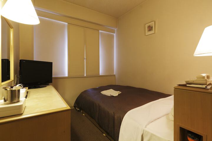 Room 6 of 33