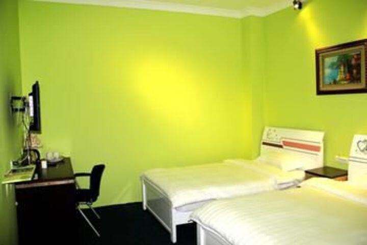 Room 13 of 31