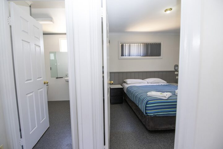 Room 5 of 145