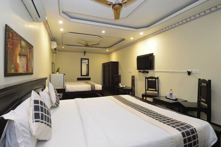 Room 5 of 17
