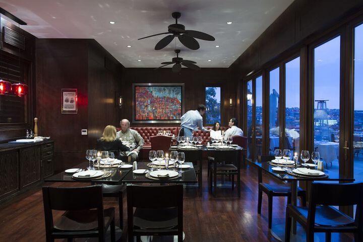 Dining 34 of 51