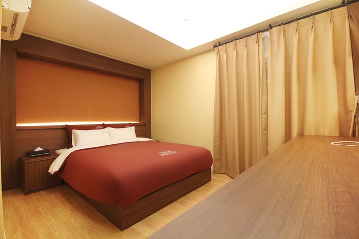 Room 17 of 127