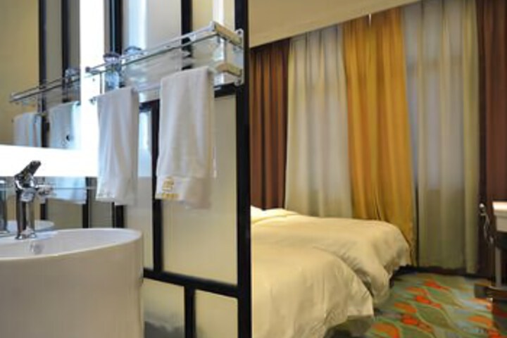 Room 6 of 7