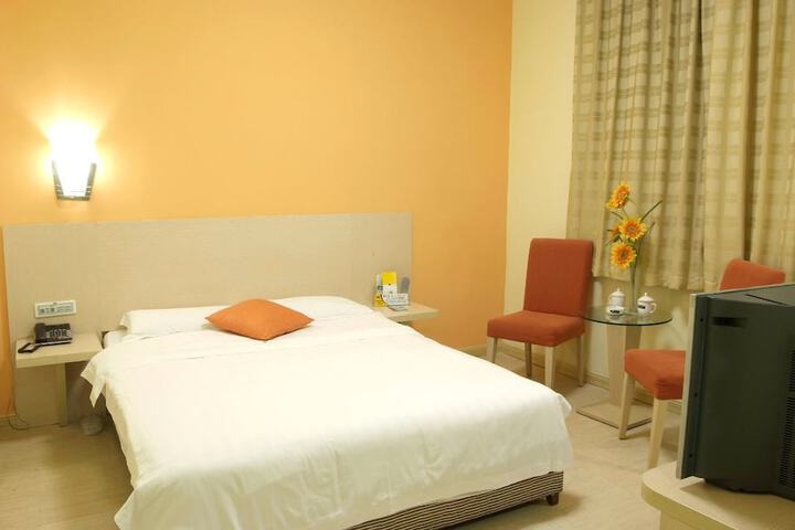 Room 5 of 11