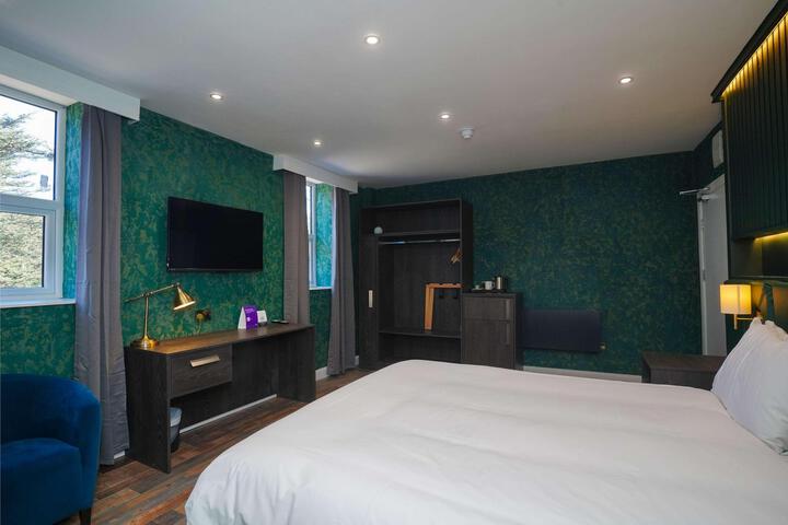 Room 153 of 180