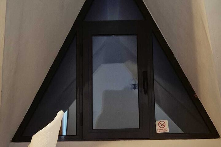 Room 26 of 90