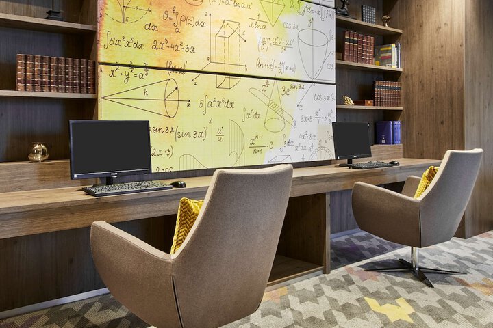 Business Center 16 of 17
