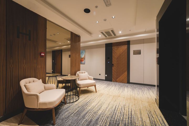 Ballroom/Hall 76 of 93