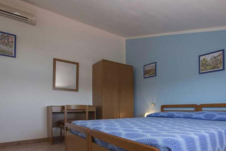Room 3 of 41
