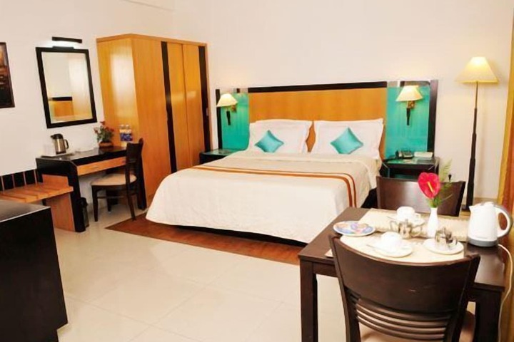 Room 6 of 16