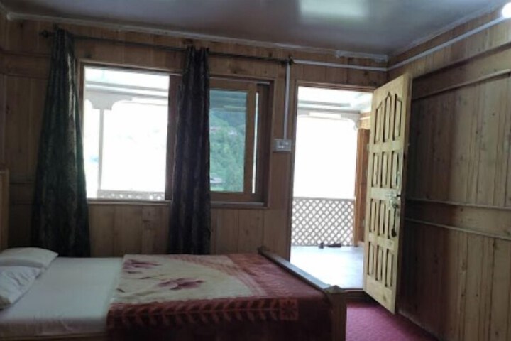 Room 15 of 28