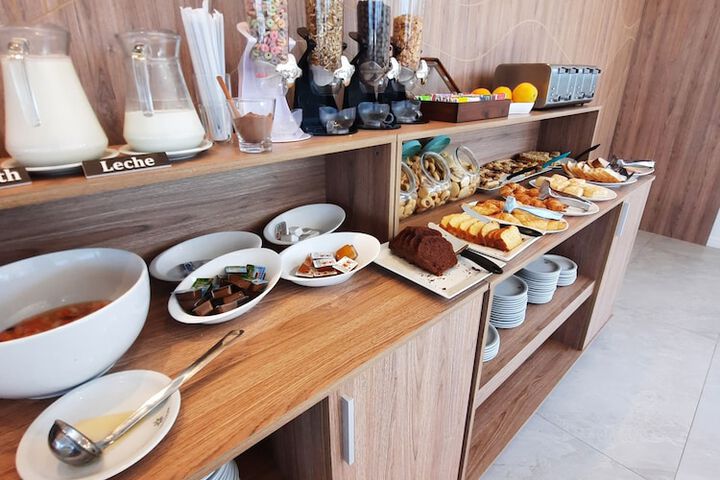 Breakfast/Coffee Service 38 of 51