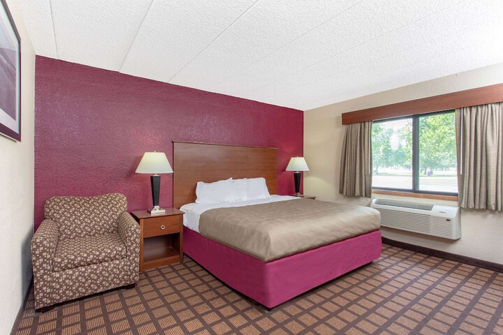 1 King Bed (7 of 25)