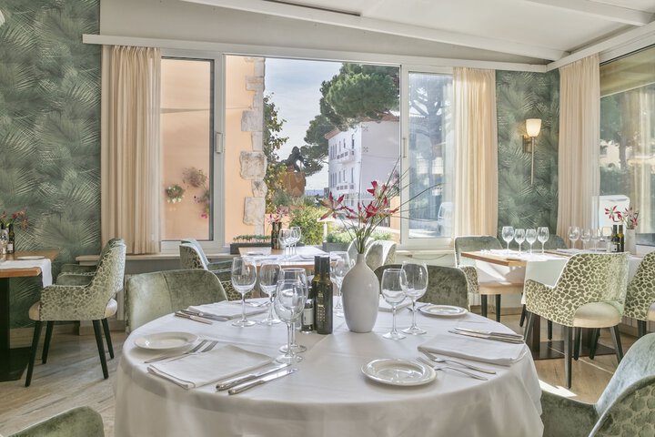 Dining 48 of 73
