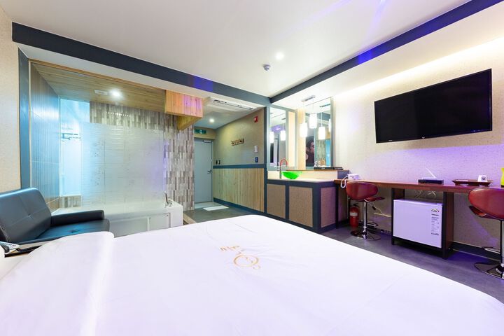 Room 30 of 50