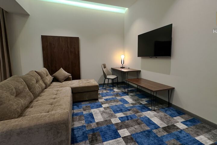 Room 28 of 32