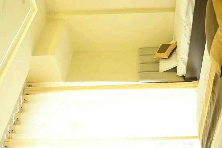 Room 15 of 48