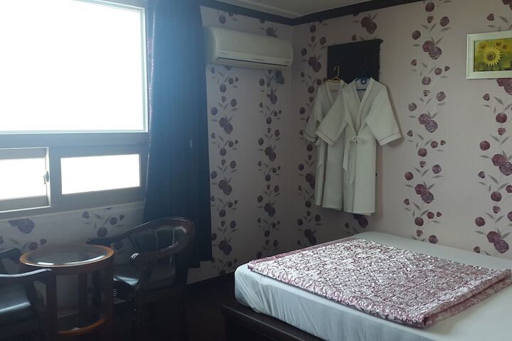 Room 5 of 41