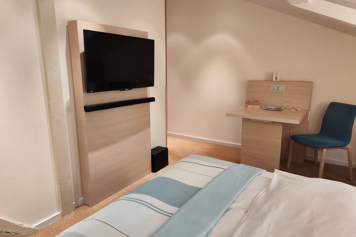 Room 16 of 48